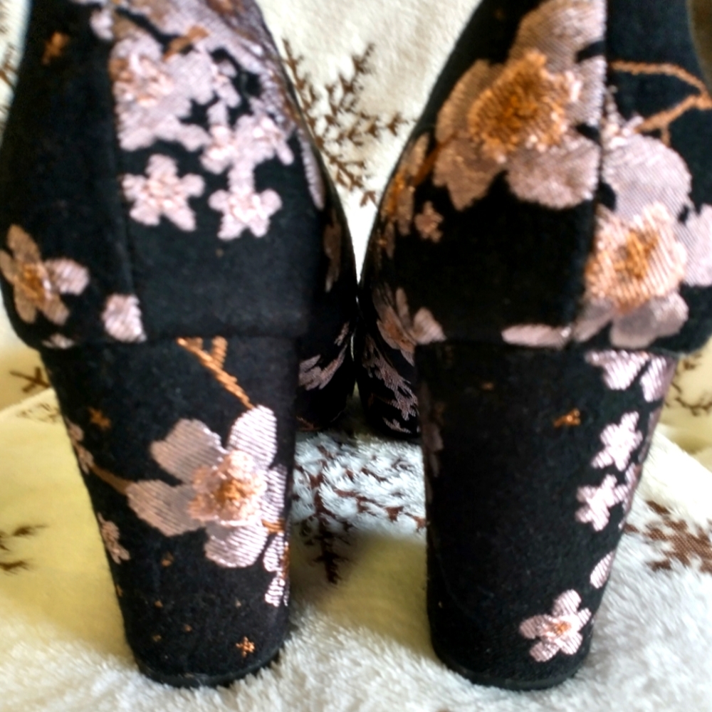 Pretty Rampage Dress Heels! - Picture 3 of 7